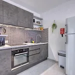 Apartment Bright & Modern 2 Bedroom Close To The Sea Mmon1-1 *