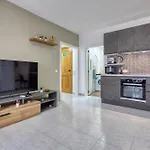 Apartment Bright & Modern 2 Bedroom Close To The Sea Mmon1-1